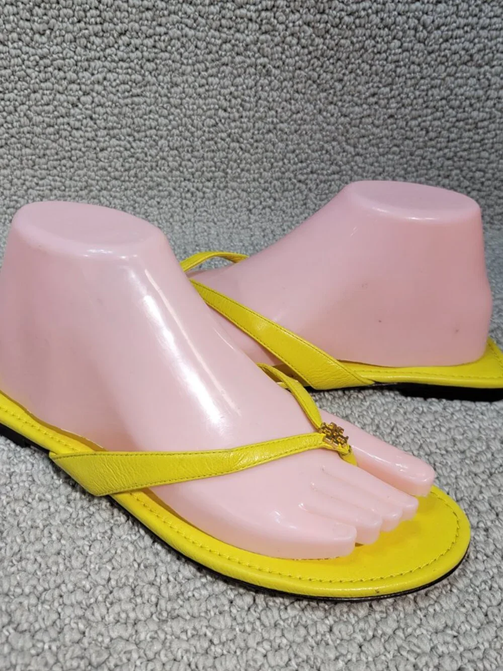 Tory Burch Classic Women's Size 8M Colza Yellow Leather Flip Flop Sandals